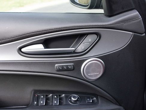 Used 2024 Alfa Romeo Stelvio Veloce image 21