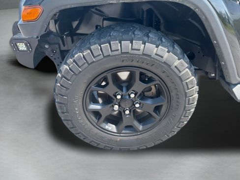 Used 2023 Jeep Wrangler Unlimited Sahara AWD/4WD image 34