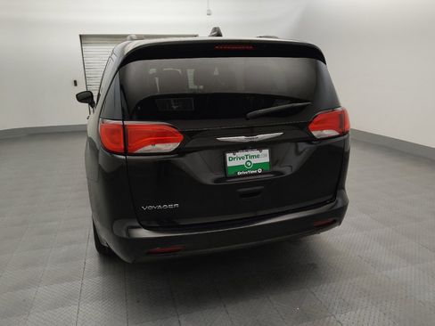 Used 2020 Chrysler Voyager Lxi FWD image 6