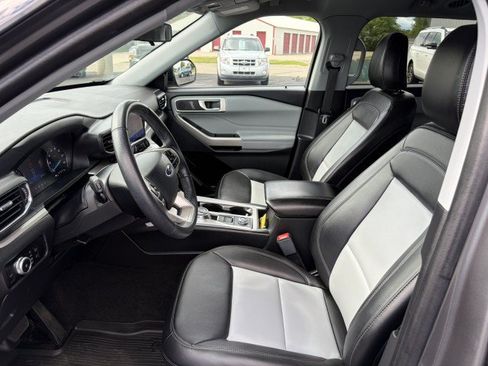 Used 2023 Ford Explorer XLT w/ Equipment Group 202A AWD/4WD image 9