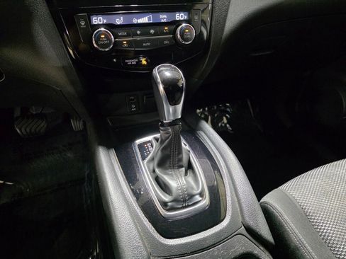 Used 2018 Nissan Rogue Sport SV w/ SV Technology Package FWD image 27