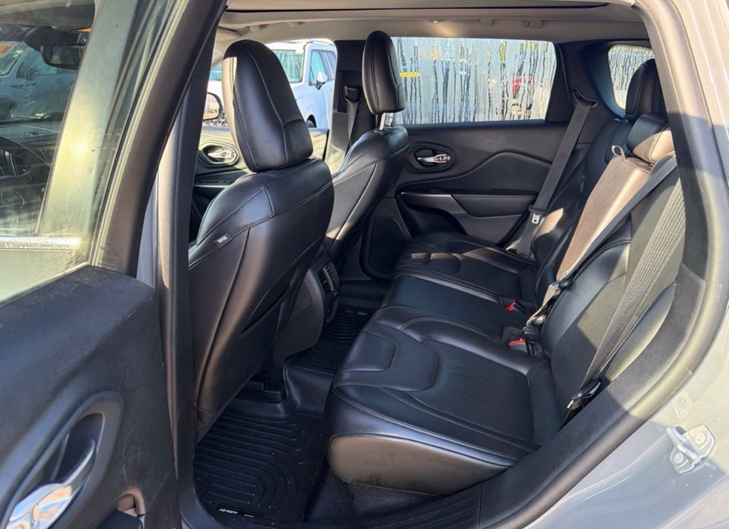 Used 2021 Jeep Cherokee Latitude Lux w/ Sun & Sound Group AWD/4WD image 9