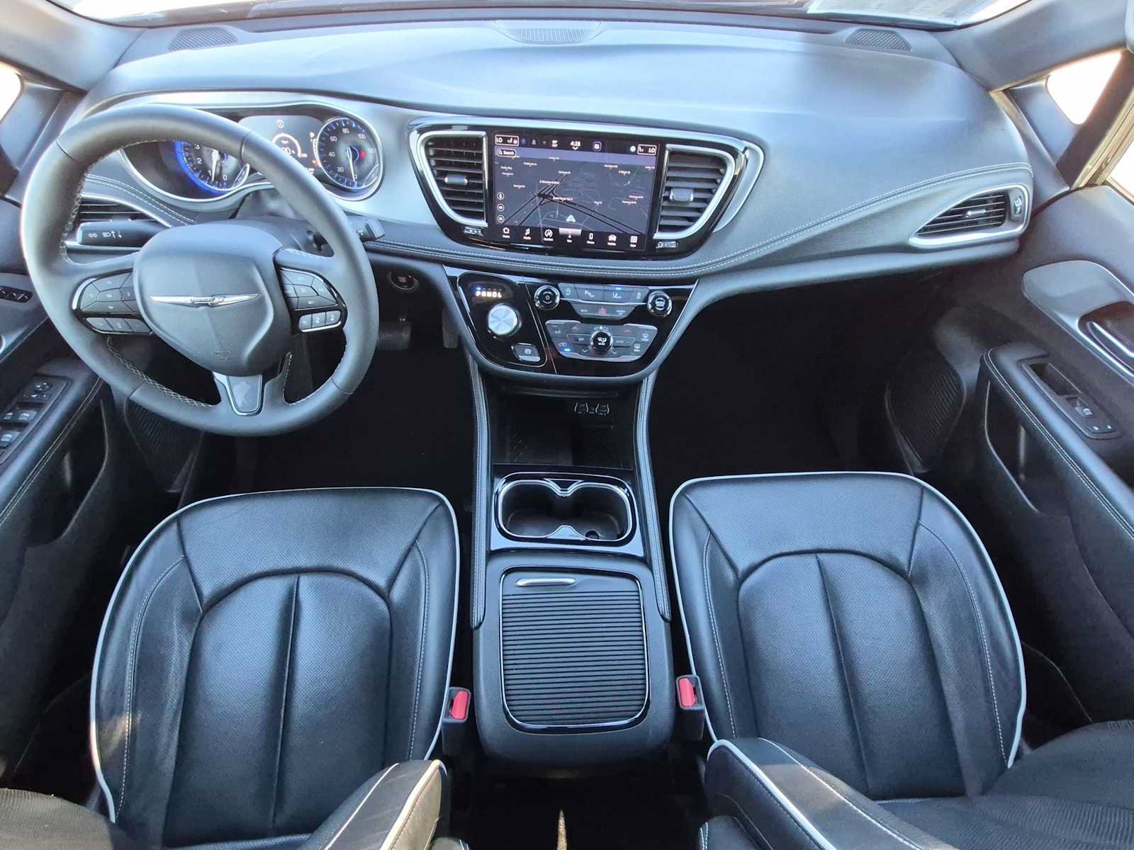 Used 2025 Chrysler Pacifica Limited FWD image 15