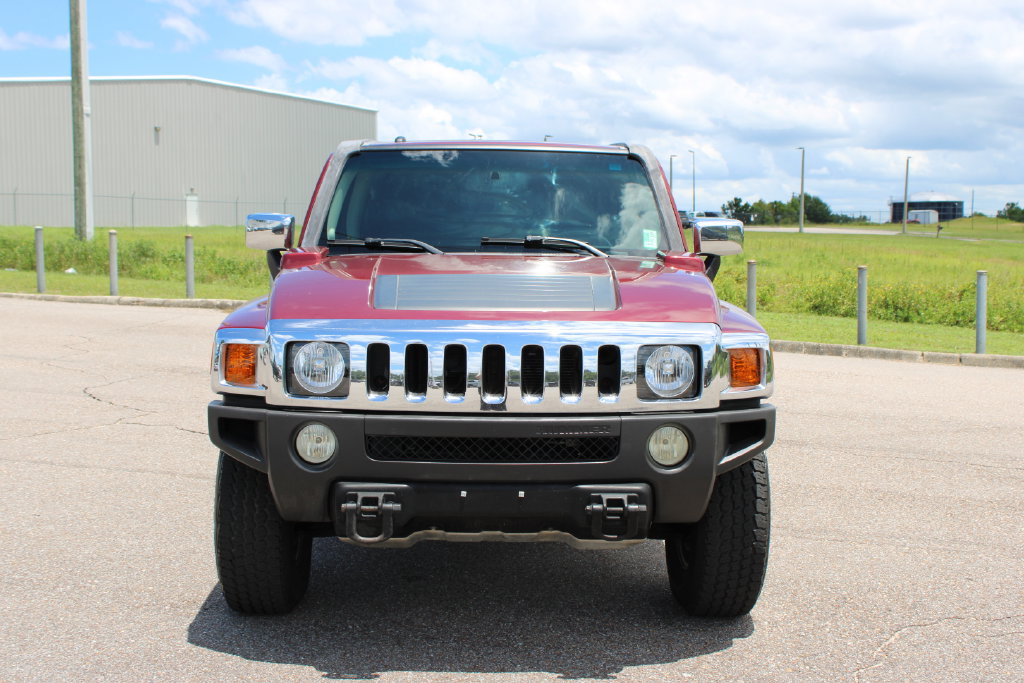 Used 2010 HUMMER H3T w/ Appearance Package AWD/4WD image 3