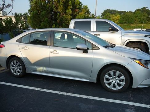 Used 2024 Toyota Corolla LE FWD image 9