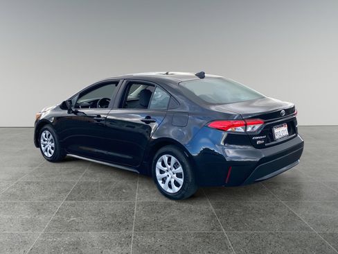 Used 2022 Toyota Corolla LE image 3