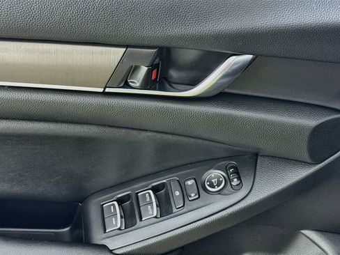 Used 2021 Honda Accord LX image 17