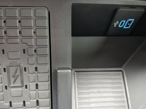 Used 2025 Ford F350 Lariat w/ Black Appearance Package AWD/4WD image 28