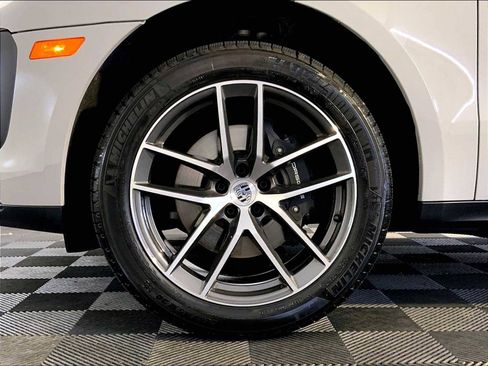 Certified 2026 Porsche Macan AWD/4WD image 11