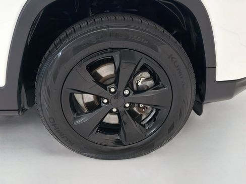 Used 2019 Jeep Cherokee Latitude Plus image 34