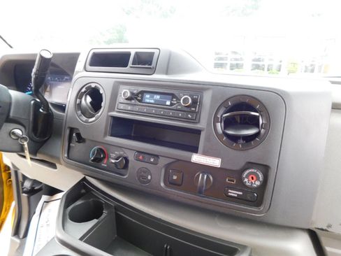 Used 2021 Ford E-350 and Econoline 350 Super Duty image 18