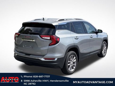 Used 2024 GMC Terrain SLT AWD/4WD image 3