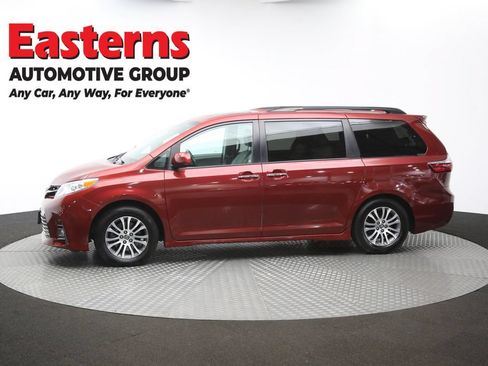 Used 2019 Toyota Sienna XLE FWD image 61