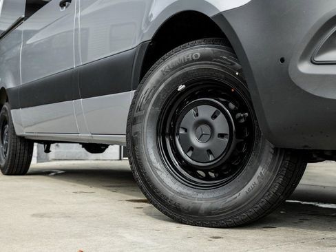 Used 2025 Mercedes-Benz Sprinter 2500 image 7