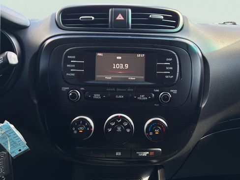 Used 2016 Kia Soul + image 28