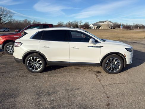 Used 2022 Lincoln Nautilus Reserve image 4