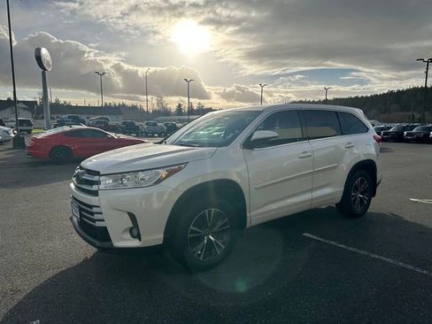 Used 2018 Toyota Highlander Plus w/ Protection Package #3 image 7