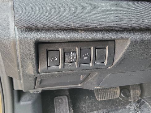 Used 2025 Subaru Outback Premium AWD/4WD image 25