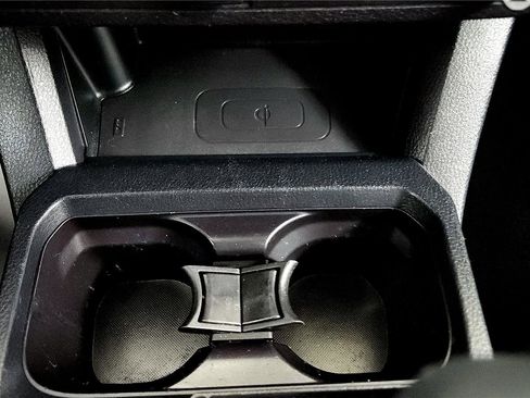 Used 2018 Toyota Tacoma TRD Off-Road w/ Technology Package AWD/4WD image 32