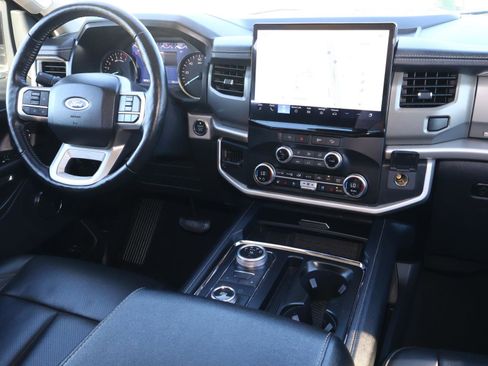 Used 2023 Ford Expedition XLT image 10
