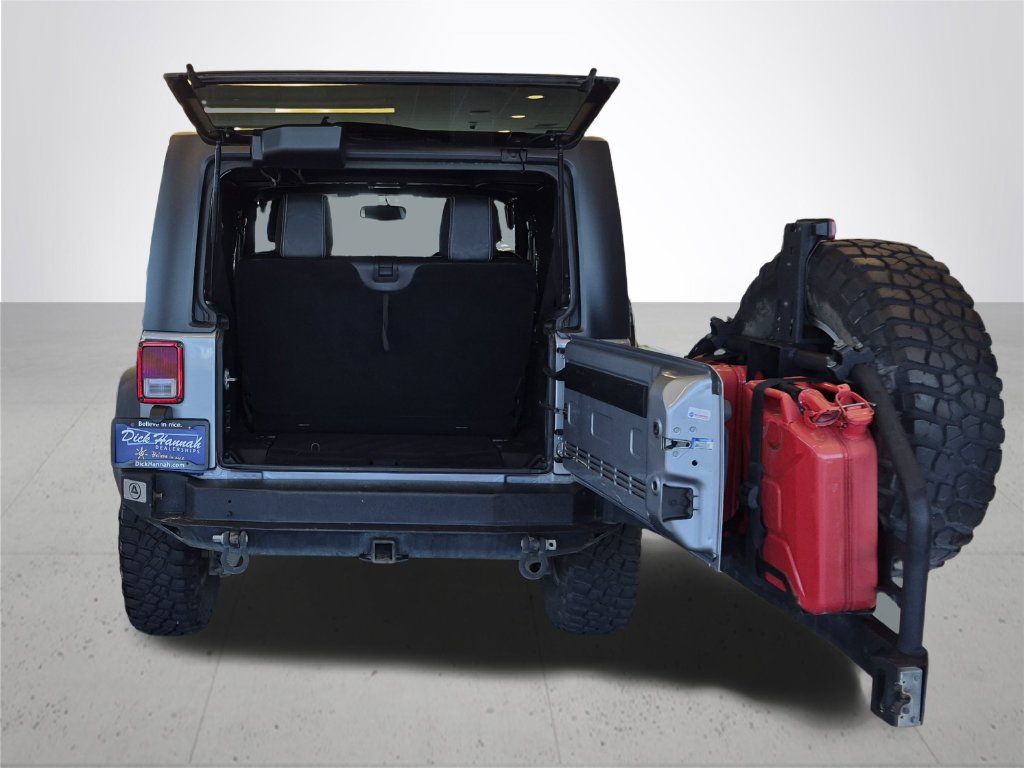 Used 2017 Jeep Wrangler Rubicon w/ Power Convenience Group AWD/4WD image 9
