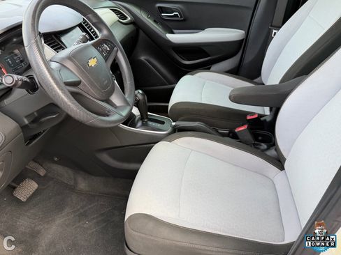 Used 2021 Chevrolet Trax LS image 19