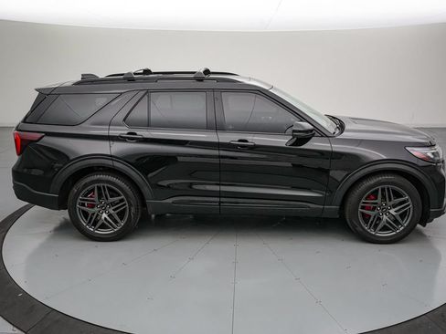 Certified 2025 Ford Explorer ST AWD/4WD image 3