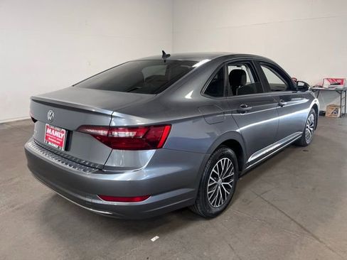 Used 2021 Volkswagen Jetta SE FWD image 3
