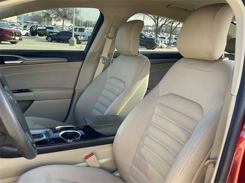 Used 2014 Ford Fusion SE image 21