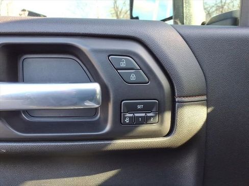 Used 2021 GMC Sierra 2500 AT4 w/ AT4 Premium Plus Package image 17