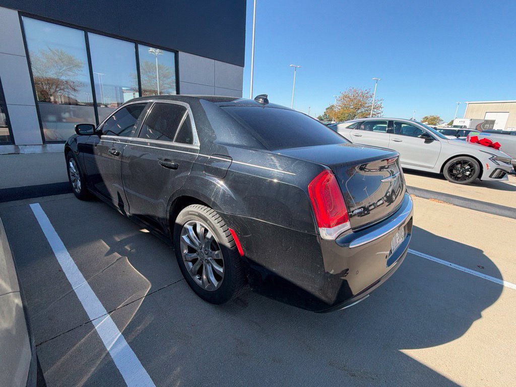 Used 2015 Chrysler 300 Limited w/ 300 Premium Group AWD/4WD image 4