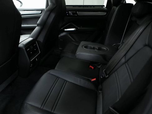 Certified 2022 Porsche Cayenne Turbo image 28