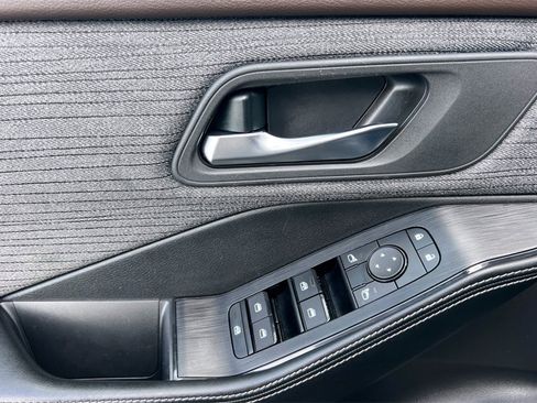 Used 2023 Nissan Rogue SV image 13