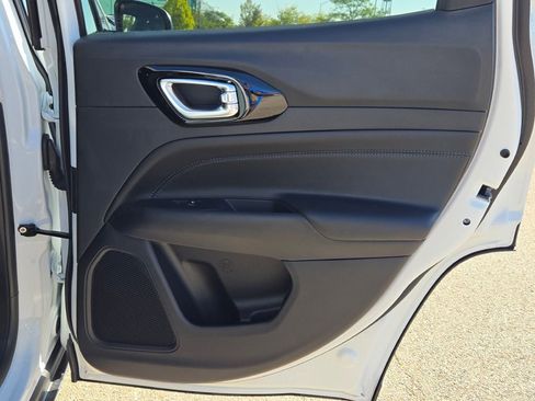 New 2026 Jeep Compass Latitude image 12