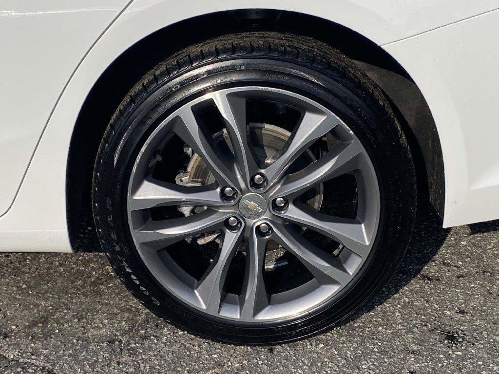 Used 2025 Chevrolet Malibu LT FWD image 8