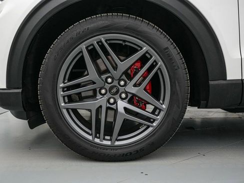 Certified 2025 Ford Explorer ST image 10