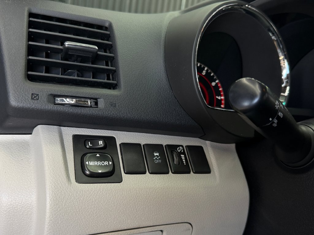 Used 2011 Toyota Highlander 2WD image 18