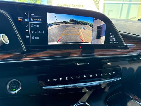 Used 2021 Cadillac Escalade Luxury AWD/4WD image 13