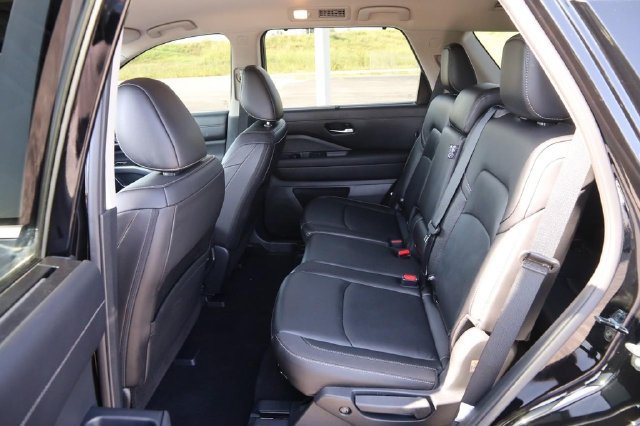 Certified 2025 Nissan Pathfinder SL FWD image 10