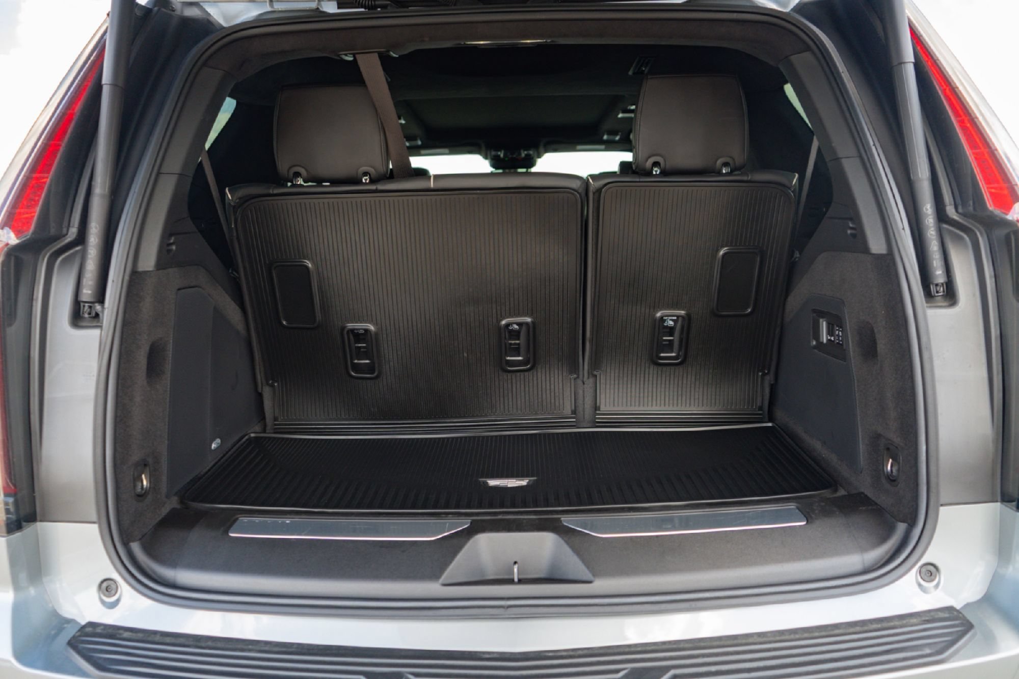 Used 2024 Cadillac Escalade Sport Platinum w/ LPO, ONYX Package AWD/4WD image 28