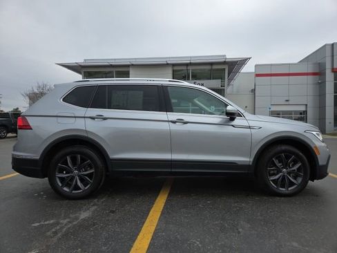 Used 2023 Volkswagen Tiguan SE w/ Panoramic Sunroof Package image 8