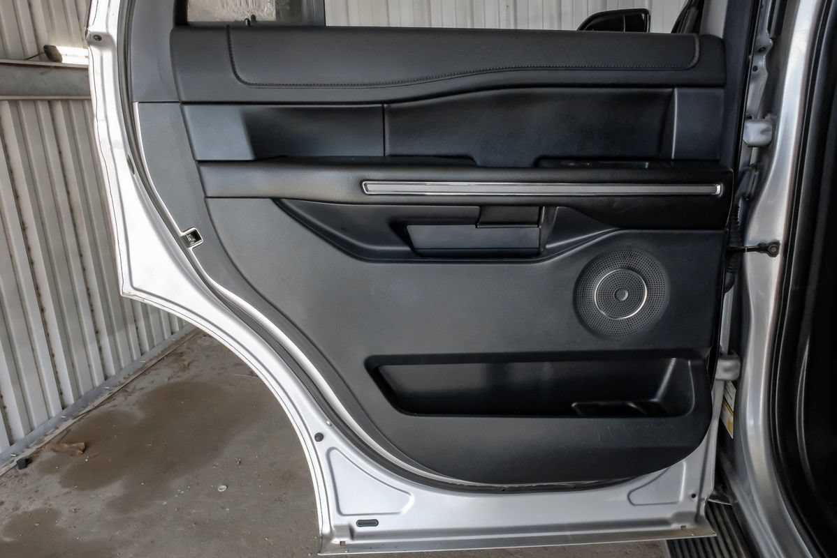 Used 2020 Ford Expedition XLT w/ Equipment Group 202A AWD/4WD image 47