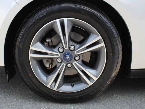 Used 2014 Ford Focus SE w/ SE Sport Package FWD image 27