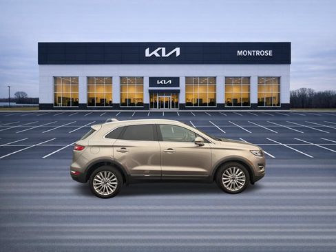 Used 2019 Lincoln MKC Premiere FWD image 4