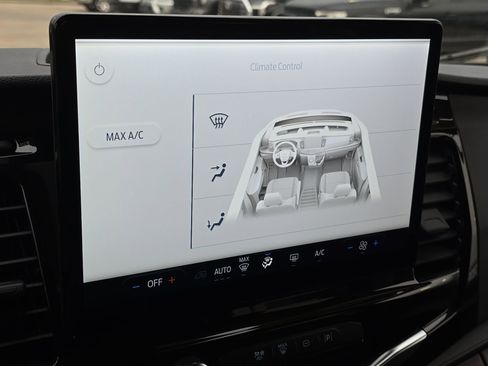 Certified 2025 Ford Transit 350 XLT image 19