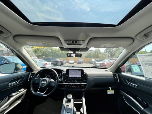 New 2025 Nissan Pathfinder Platinum w/ Black Appearance Package image 21