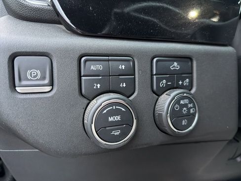 Used 2024 Chevrolet Silverado 2500 LT image 22