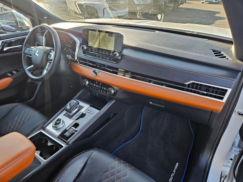 Used 2025 Mitsubishi Outlander SEL AWD/4WD image 68