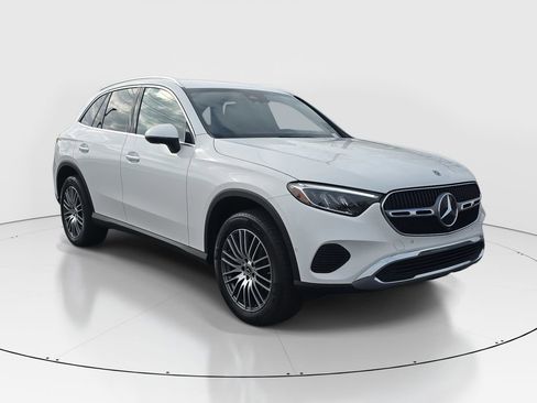 Certified 2025 Mercedes-Benz GLC 300 image 3