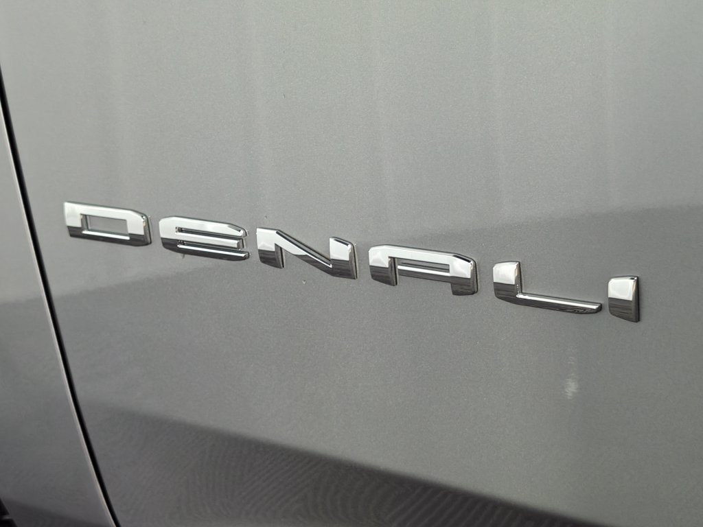 Used 2025 GMC Yukon Denali w/ Sun & Power Step Package AWD/4WD image 71